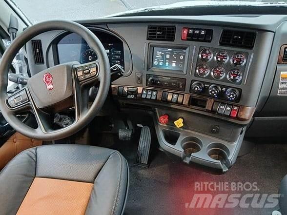 Kenworth T680 Тягачі