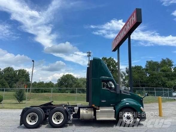Kenworth T680 Тягачі