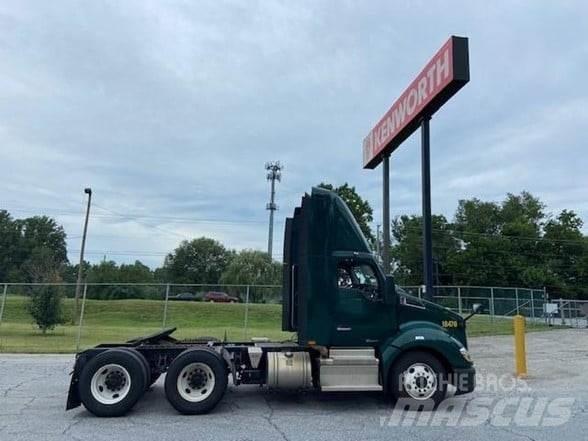 Kenworth T680 Тягачі