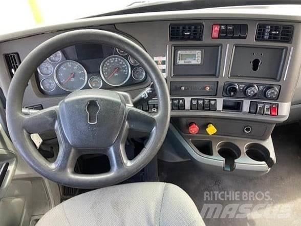 Kenworth T680 Тягачі