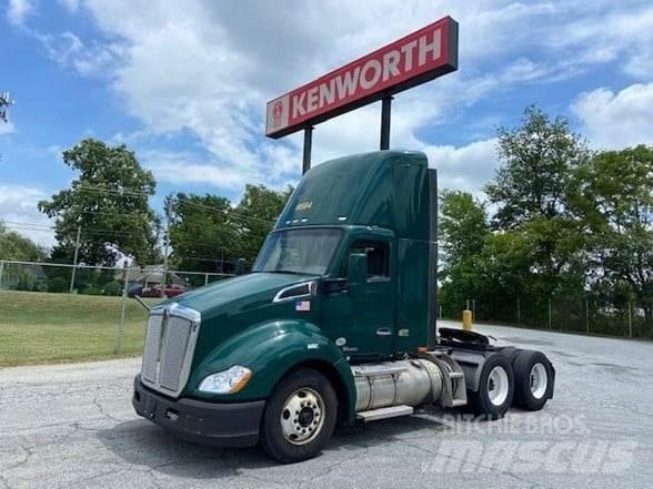 Kenworth T680 Тягачі
