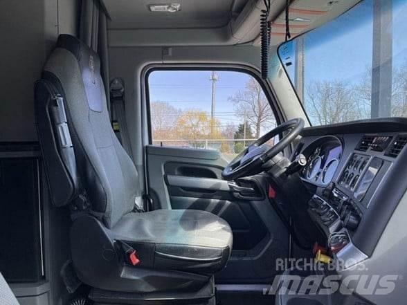 Kenworth T680 Тягачі
