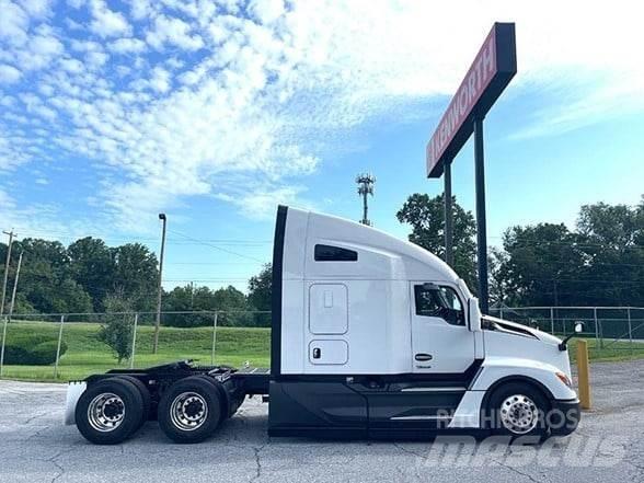 Kenworth T680 Тягачі