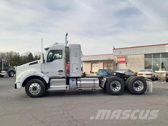 Kenworth T880 Тягачі