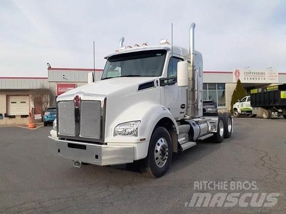 Kenworth T880 Тягачі
