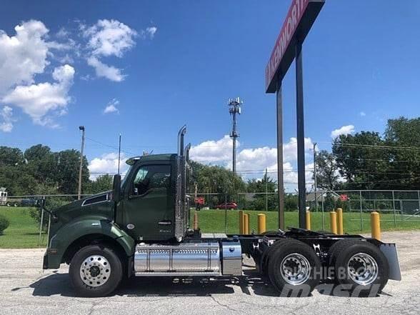 Kenworth T880 Тягачі