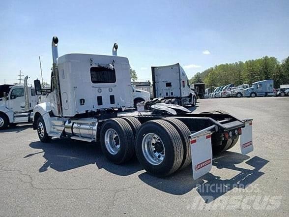 Kenworth T880 Тягачі
