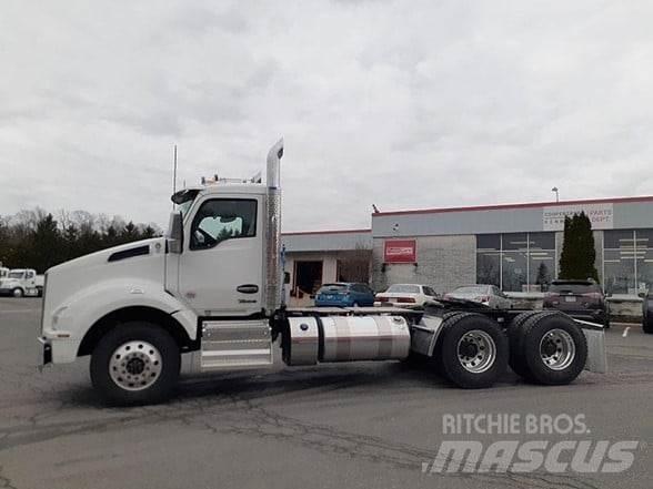 Kenworth T880 Тягачі