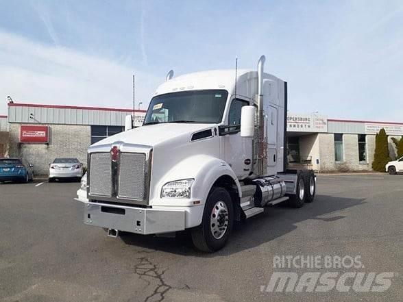 Kenworth T880 Тягачі