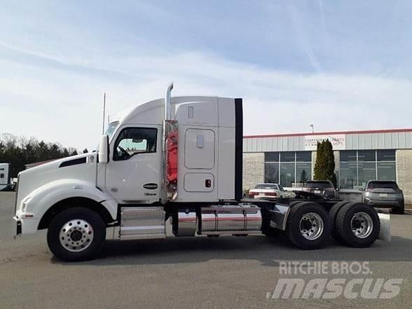 Kenworth T880 Тягачі