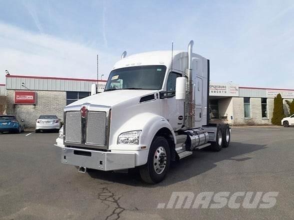 Kenworth T880 Тягачі