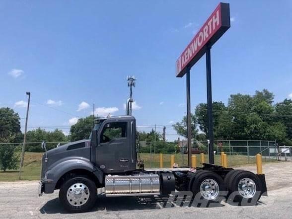 Kenworth T880 Тягачі