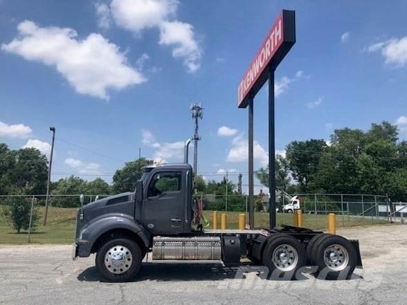 Kenworth T880 Тягачі