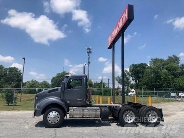 Kenworth T880 Тягачі