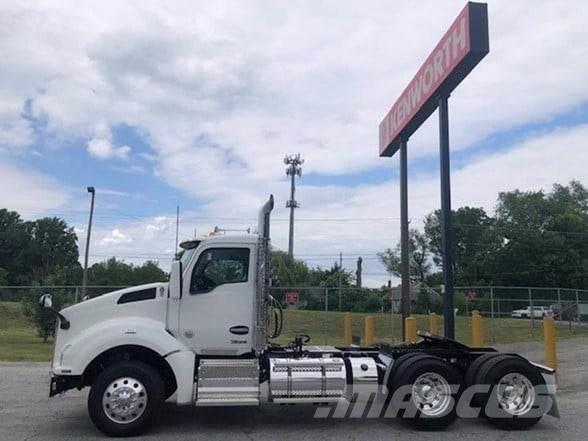 Kenworth T880 Тягачі