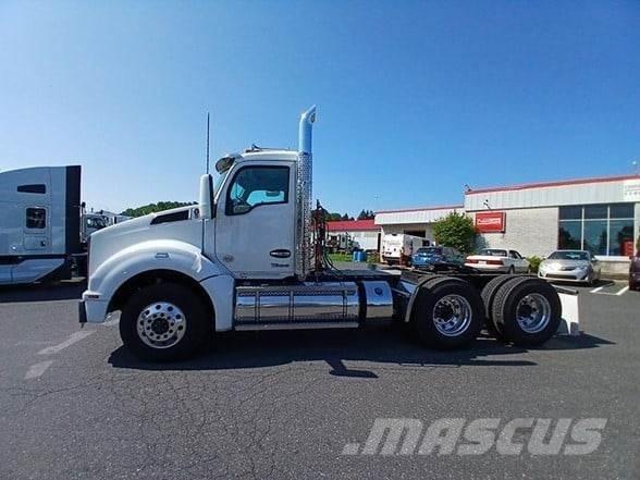 Kenworth T880 Тягачі