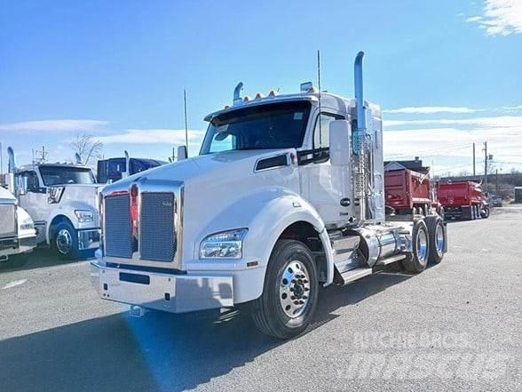 Kenworth T880 Тягачі