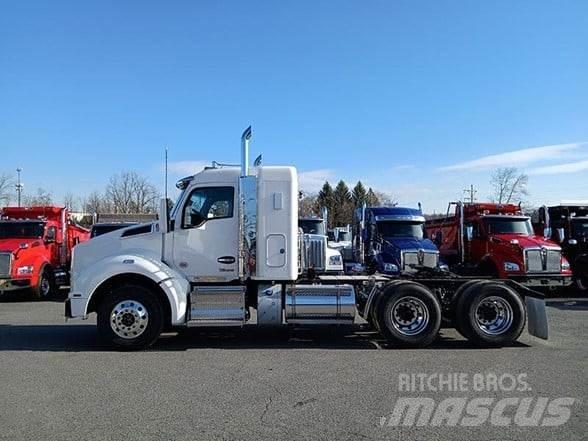 Kenworth T880 Тягачі