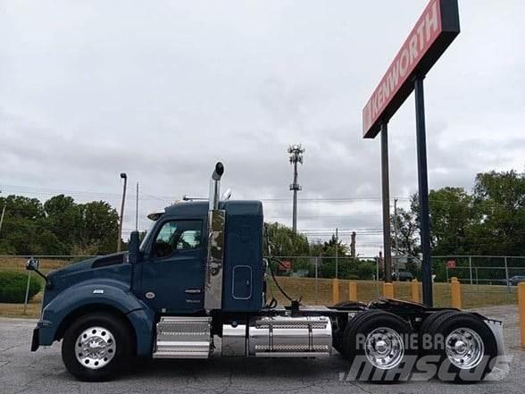 Kenworth T880 Тягачі