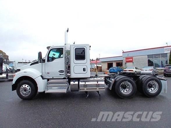 Kenworth T880 Тягачі