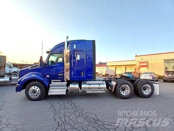 Kenworth T880 Тягачі