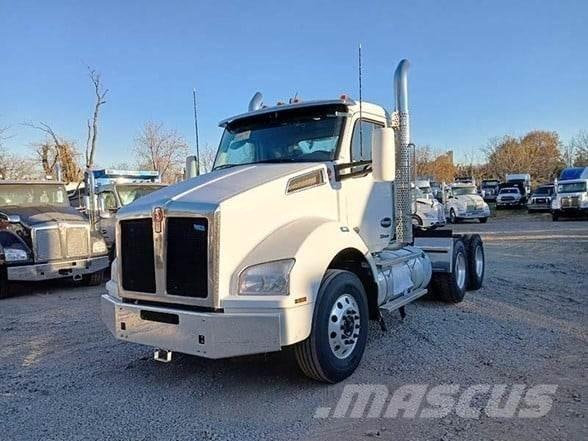 Kenworth T880 Тягачі