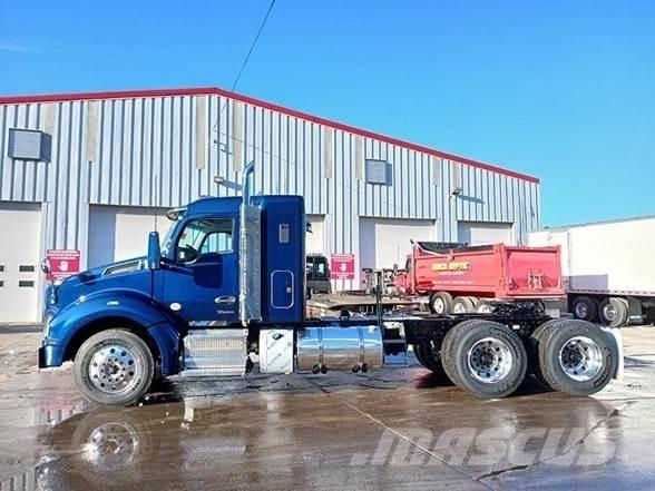 Kenworth T880 Тягачі