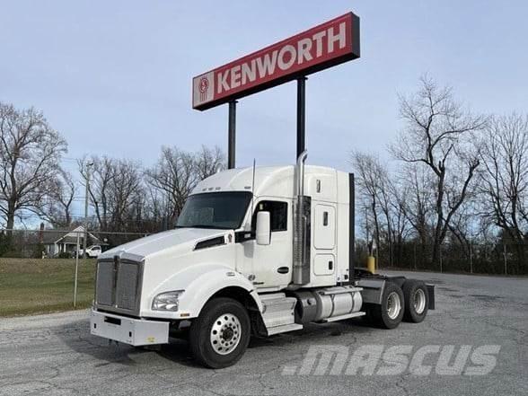 Kenworth T880 Тягачі