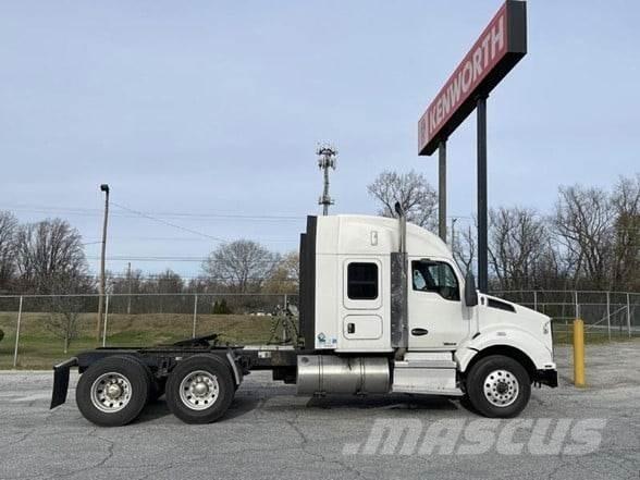 Kenworth T880 Тягачі