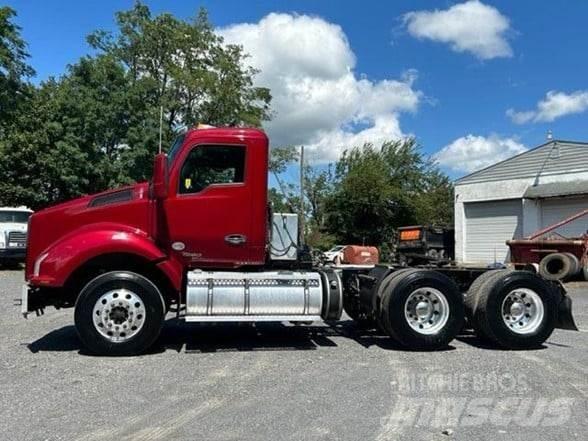 Kenworth T880 Тягачі