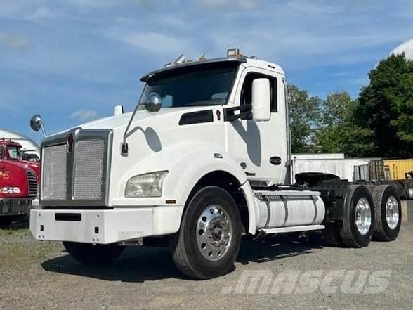 Kenworth T880 Тягачі