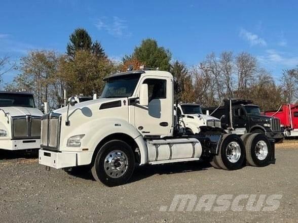 Kenworth T880 Тягачі