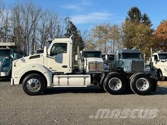 Kenworth T880 Тягачі