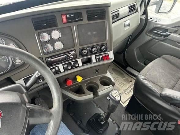 Kenworth T880 Тягачі