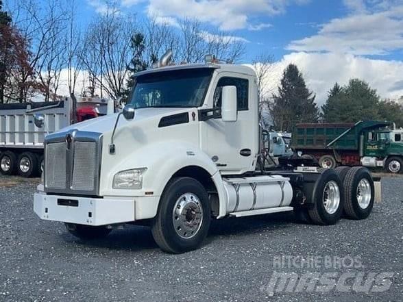 Kenworth T880 Тягачі
