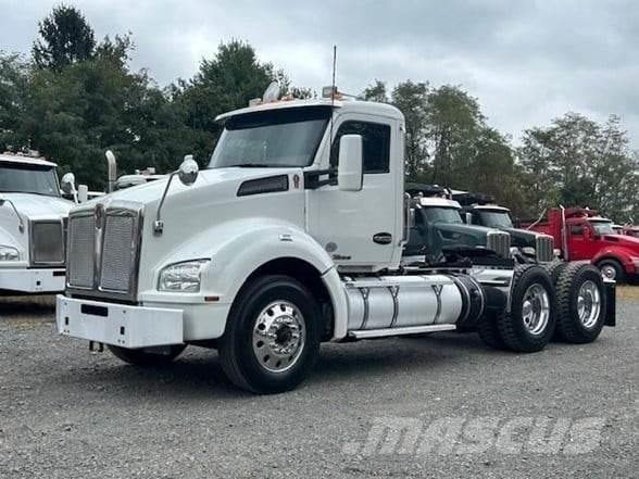 Kenworth T880 Тягачі