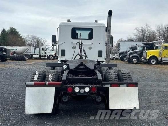 Kenworth T880 Тягачі