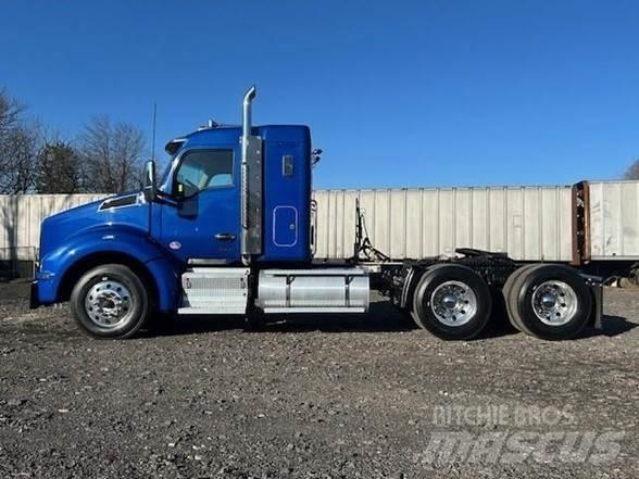 Kenworth T880 Тягачі