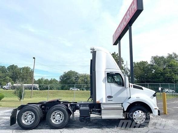 Kenworth T880 Тягачі