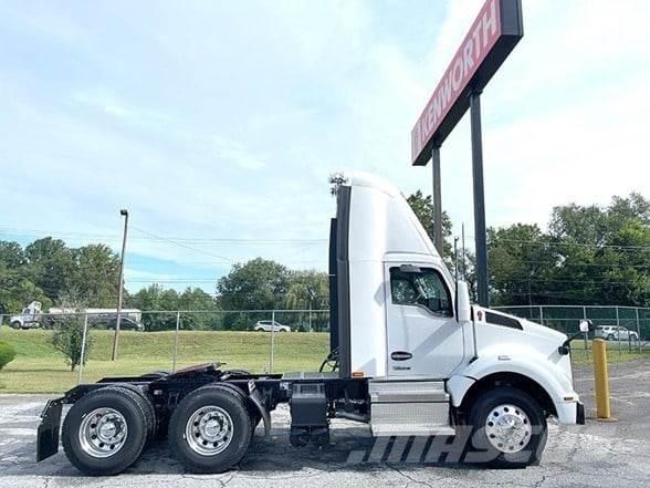 Kenworth T880 Тягачі