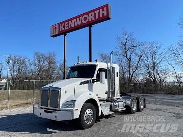 Kenworth T880 Тягачі