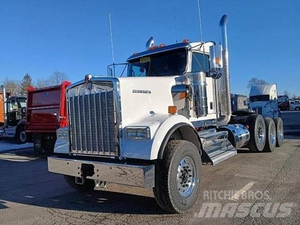 Kenworth W900B Тягачі