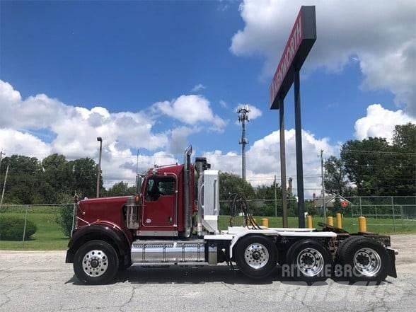 Kenworth W900B Тягачі