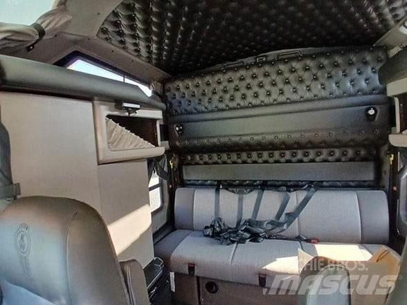 Kenworth W900L Тягачі