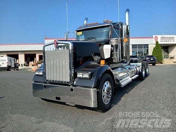 Kenworth W900L Тягачі