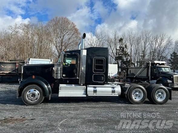 Kenworth W900L Тягачі