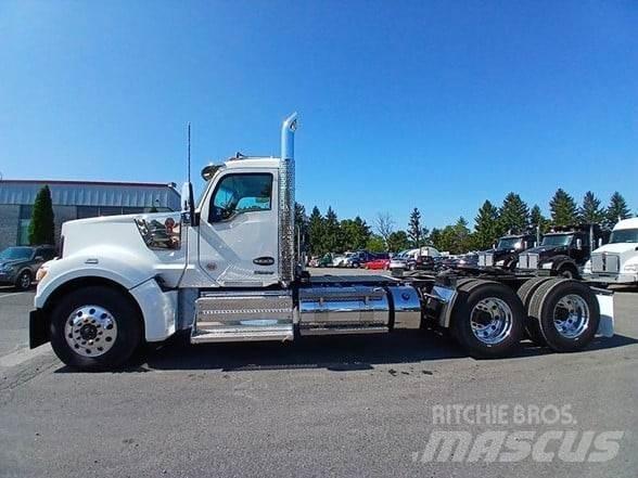 Kenworth W990 Тягачі