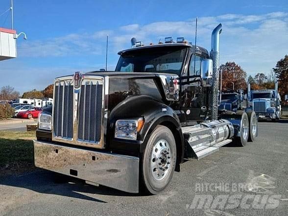 Kenworth W990 Тягачі