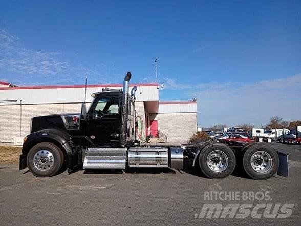 Kenworth W990 Тягачі