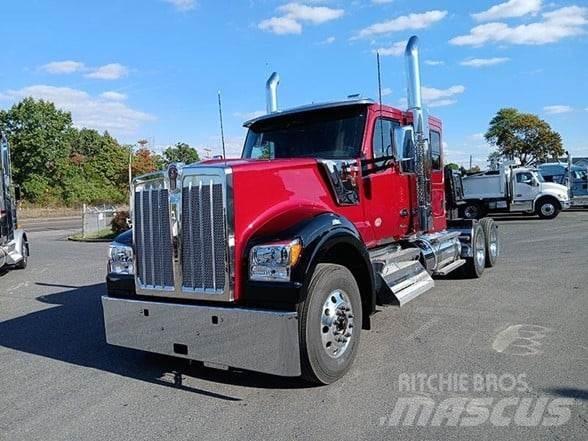 Kenworth W990 Тягачі